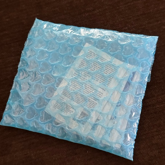 Nwt sunday riley samplers set. 5 samples. Made in France. - Picture 3 of 4